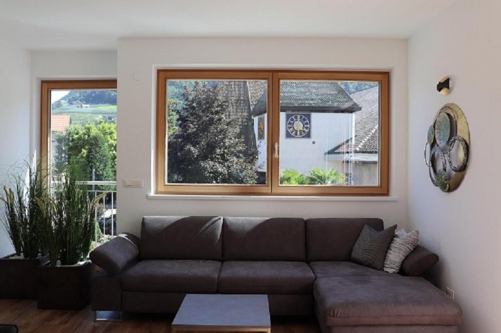 Ferienwohnung Mit Garage, Fahrradraum Und Sehr Grosser Sonnenverwoehnten Terrasse Lagundo Exterior foto