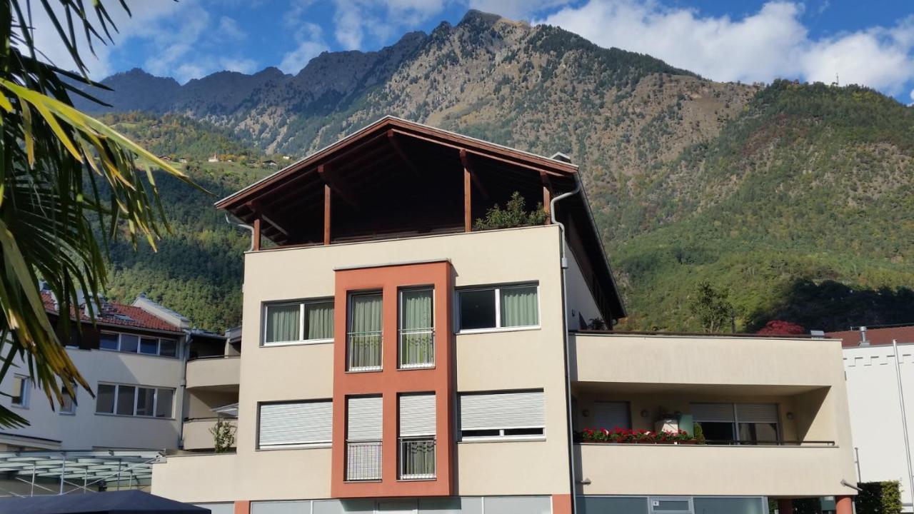 Ferienwohnung Mit Garage, Fahrradraum Und Sehr Grosser Sonnenverwoehnten Terrasse Lagundo Exterior foto